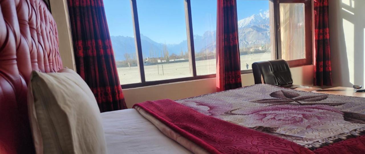 Green Orchard Skardu Buitenkant foto